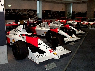 japan_museum_cars3_small.jpg (46413 bytes)